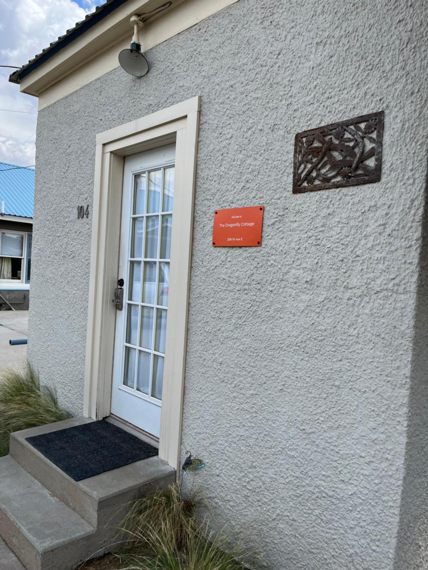 אלפיין Dragonfly Cottage 1 Of 5 Listings Downtown מראה חיצוני תמונה